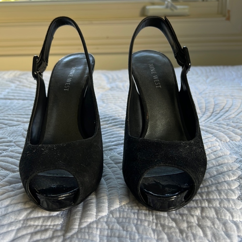 Suede pumps